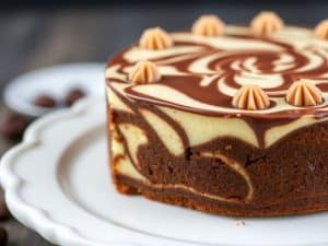 Indulge in This Vanilla-Chocolate Marble Cake – A Sweet Sensation!