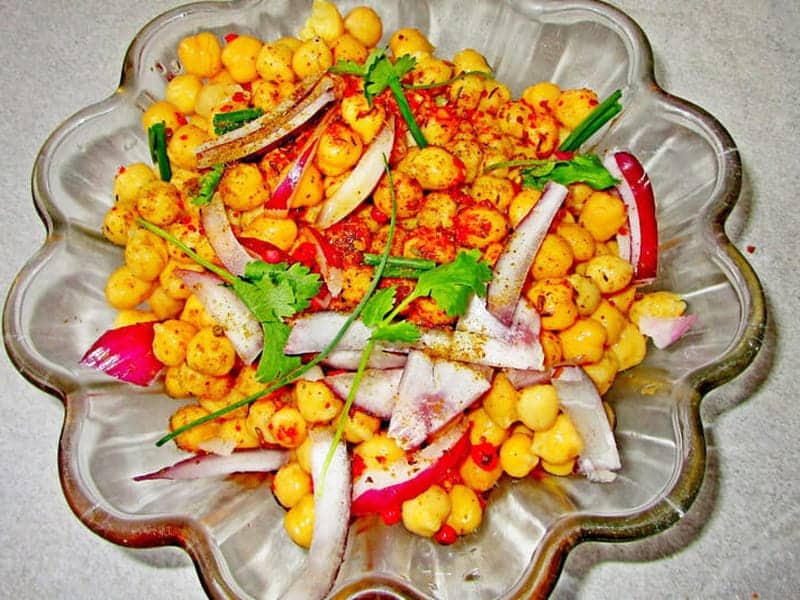 Chickpea Salad with Pink Peppercorns and Red Onion - Try This Amazing Recipe!