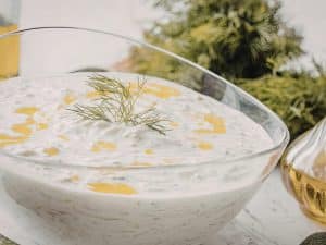 Skyr Sauce for Salads: Transform Your Greens with This Creamy Dressing!
