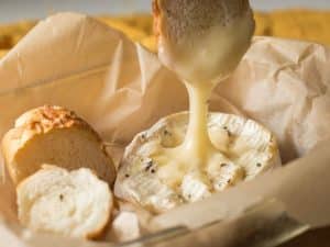 Airfryer Roasted Camembert: Discover the Ultimate Recipe!
